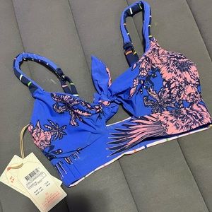 ✨NWT Maaji Swimsuit Reversible Bikini Top✨